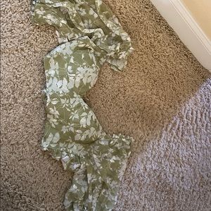 Petal and pup size small chiffon top